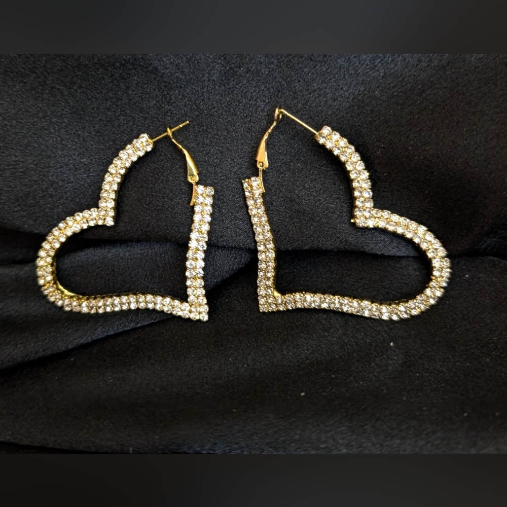 #143. NWOT Gold Heart-Shaped Crystal Earrings